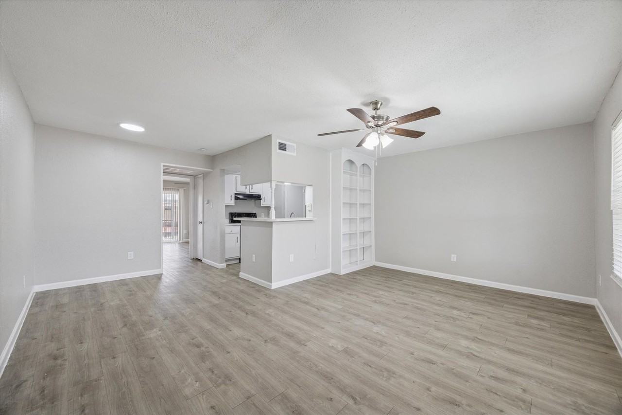 Tara Oaks - Photo 2 of 20