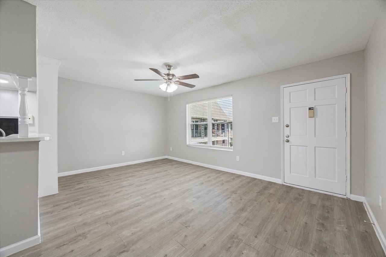 Tara Oaks - Photo 3 of 20