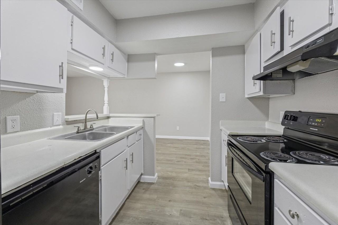 Tara Oaks - Photo 7 of 20