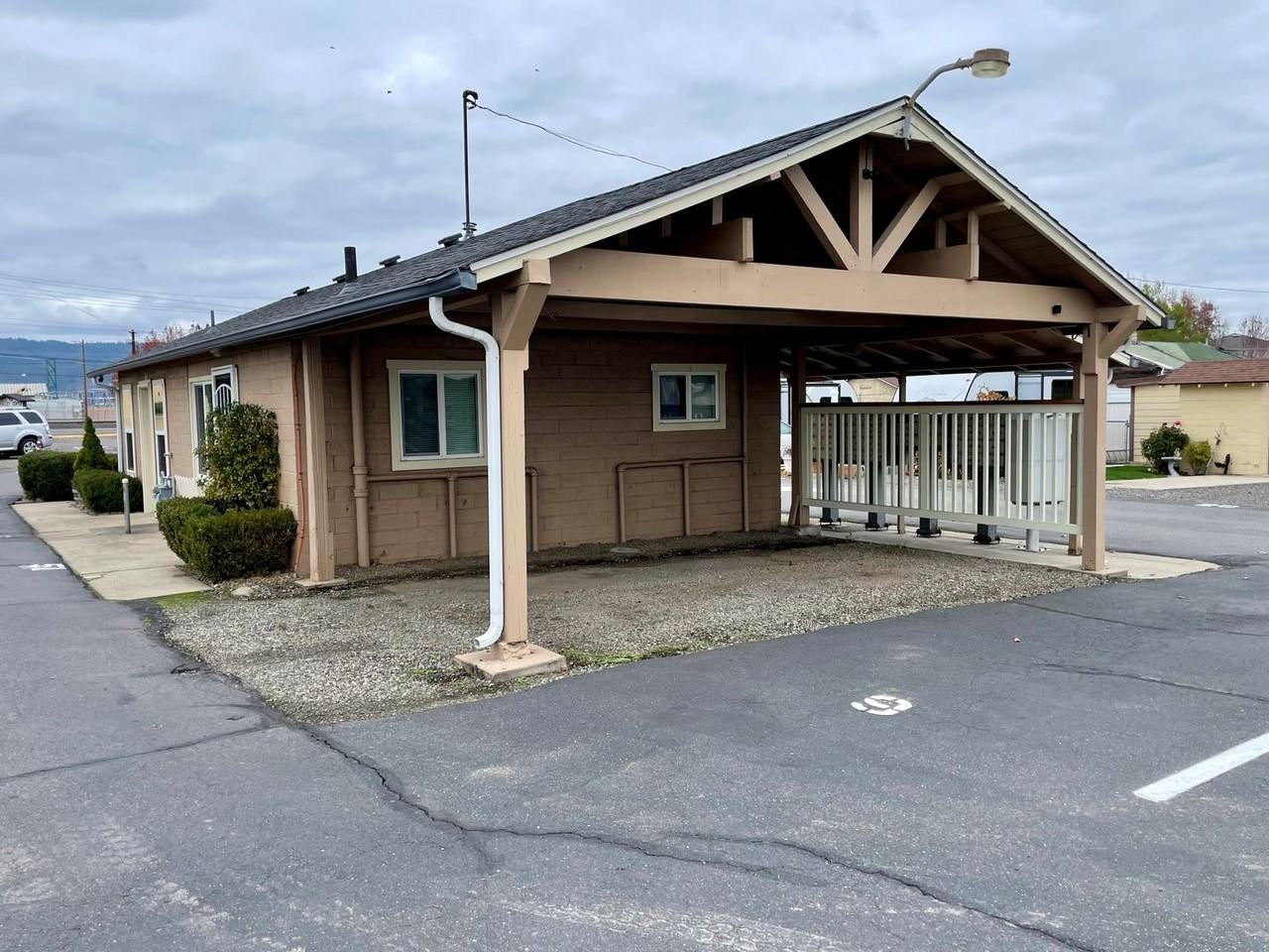 3410 N Pacific Hwy - Photo 2 of 21