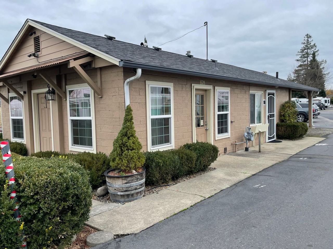 3410 N Pacific Hwy - Photo 3 of 21