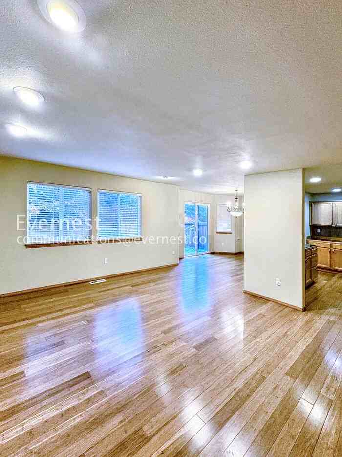 11827 2nd Street Southeast - Photo 3 of 24