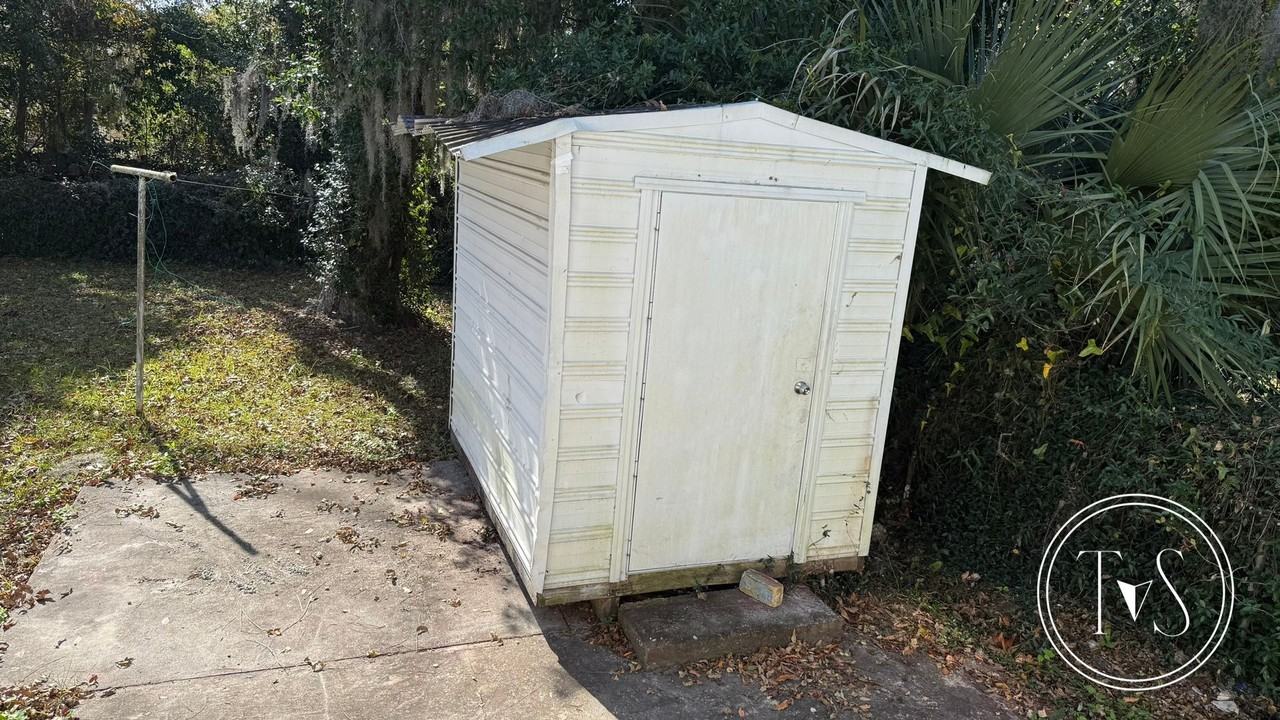 1011 West 53rd Street - Photo 2 of 20