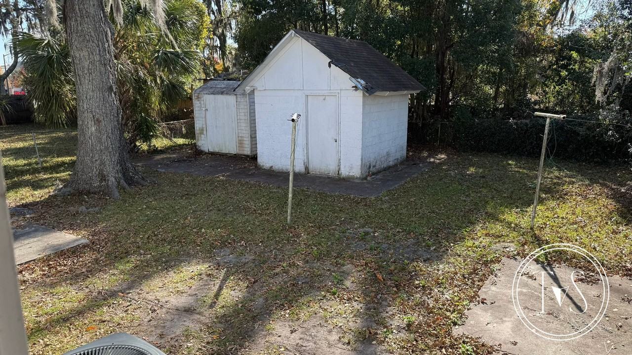 1011 West 53rd Street - Photo 5 of 20