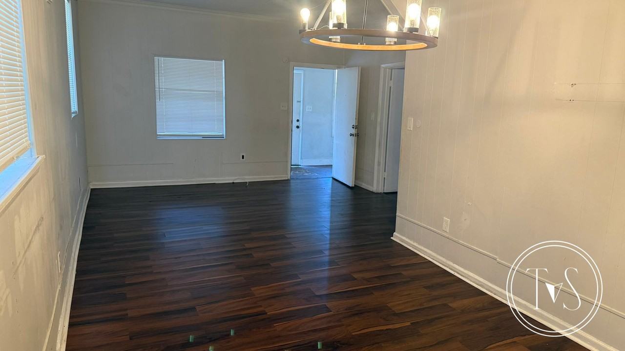 1011 West 53rd Street - Photo 7 of 20