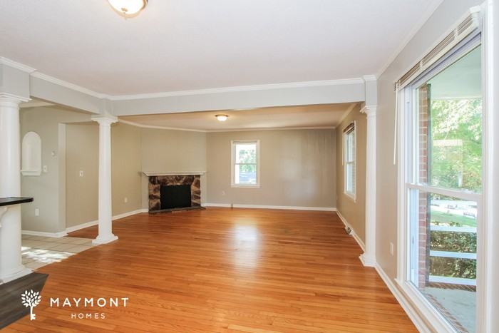 111 Point Cir - Photo 4 of 15