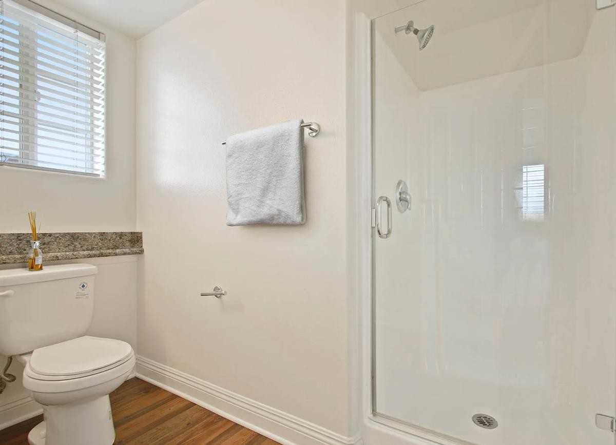 10407 Magnolia Blvd - Photo 5 of 26