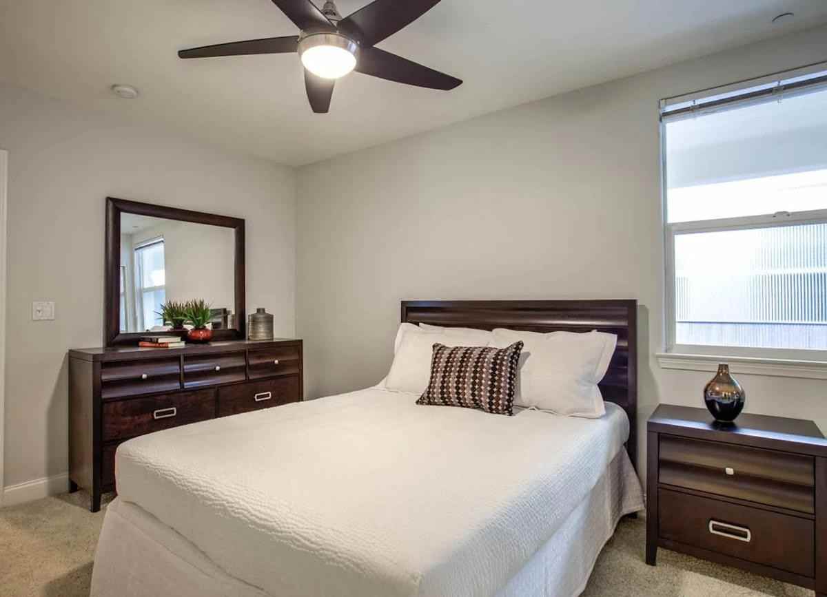 10407 Magnolia Blvd - Photo 6 of 26