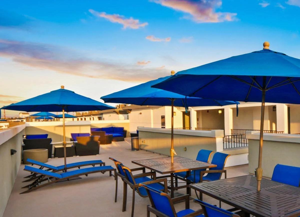 10407 Magnolia Blvd - Photo 5 of 26