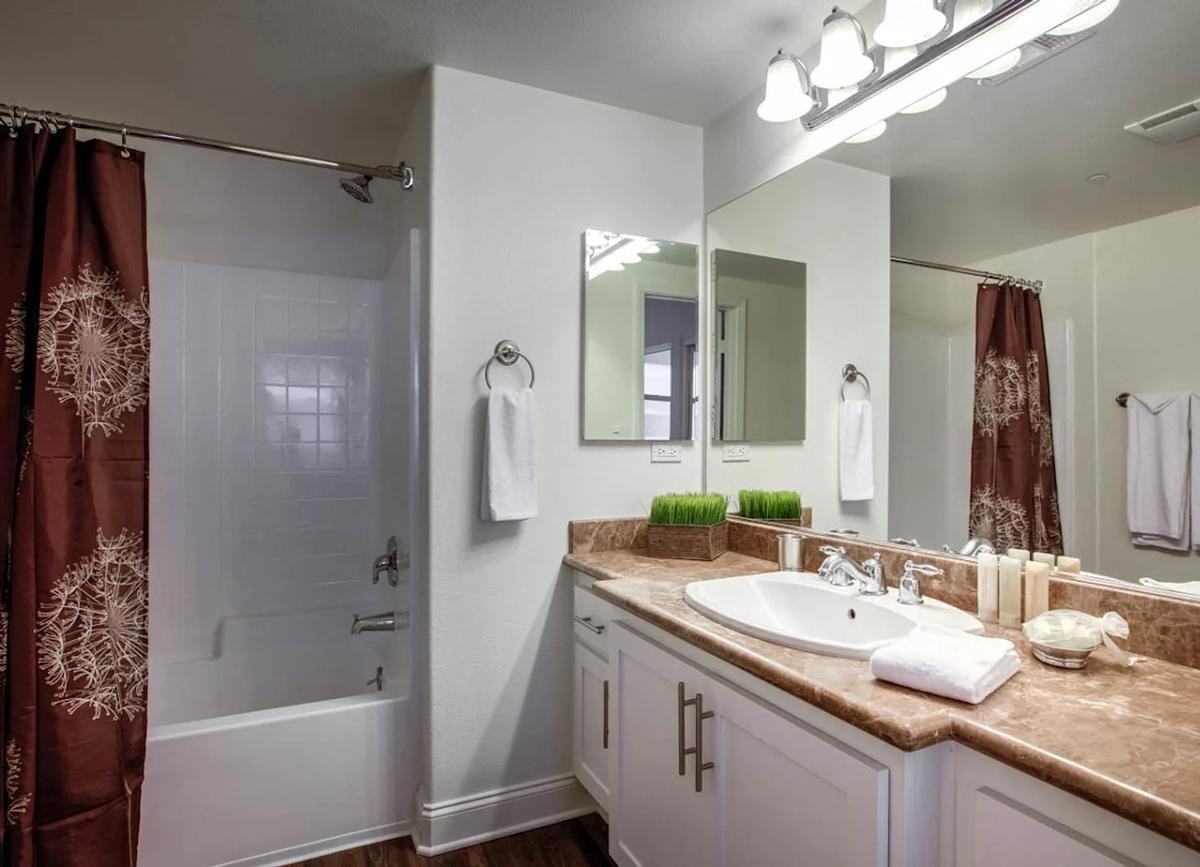 10407 Magnolia Blvd - Photo 7 of 26