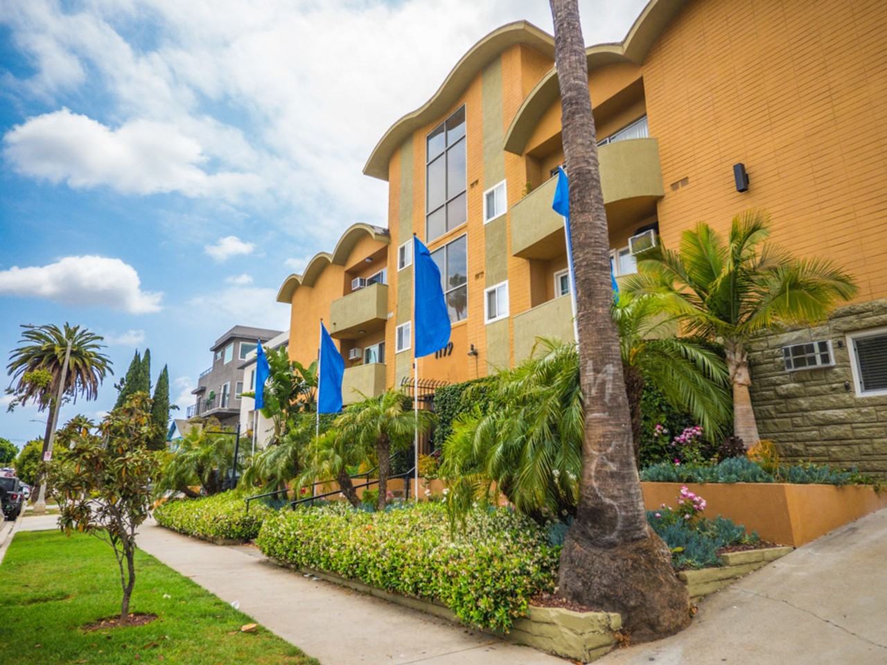 1179 Crenshaw Blvd - Photo 6 of 8