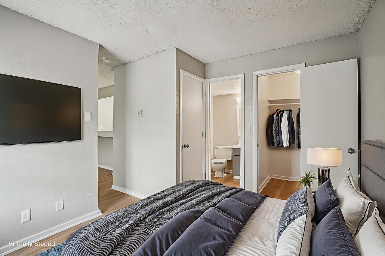 Astra - Photo 6 of 38