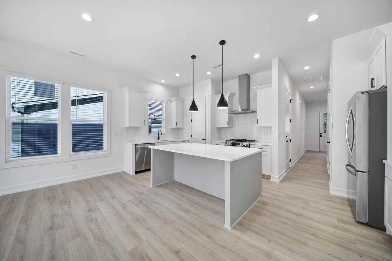 511 Bowman Rd - Photo 2 of 23