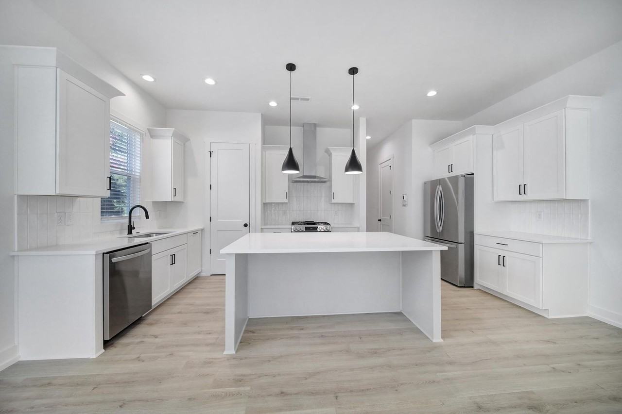 511 Bowman Rd - Photo 3 of 23