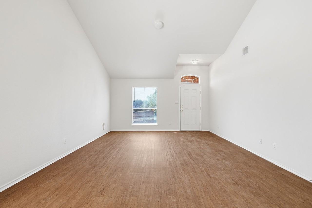 1822 Goldgap Fox - Photo 2 of 28