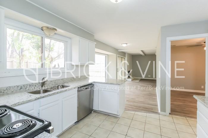 403 George L Cross Ct - Photo 5 of 18