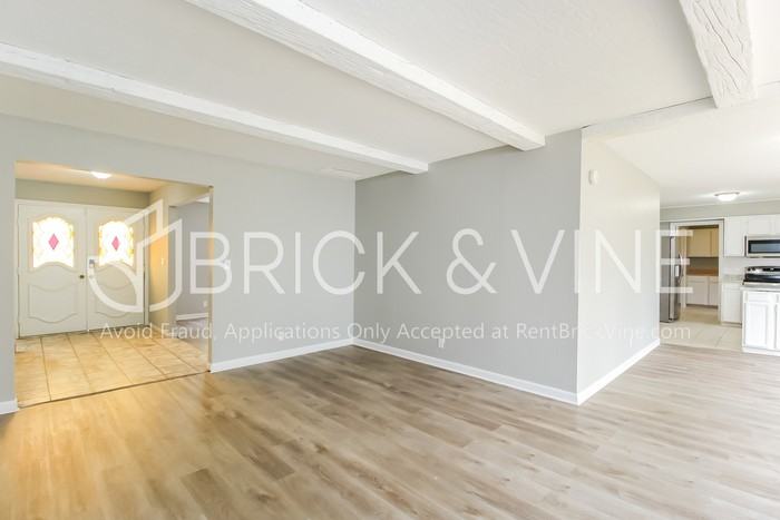 403 George L Cross Ct - Photo 3 of 18