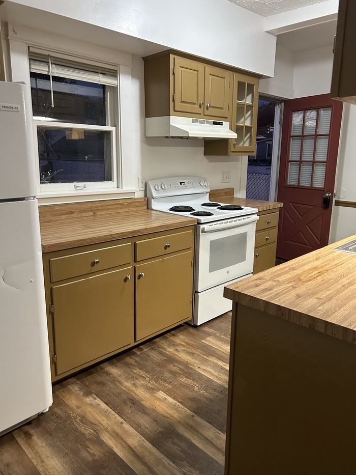 1910 1st Street - Photo 3 of 17