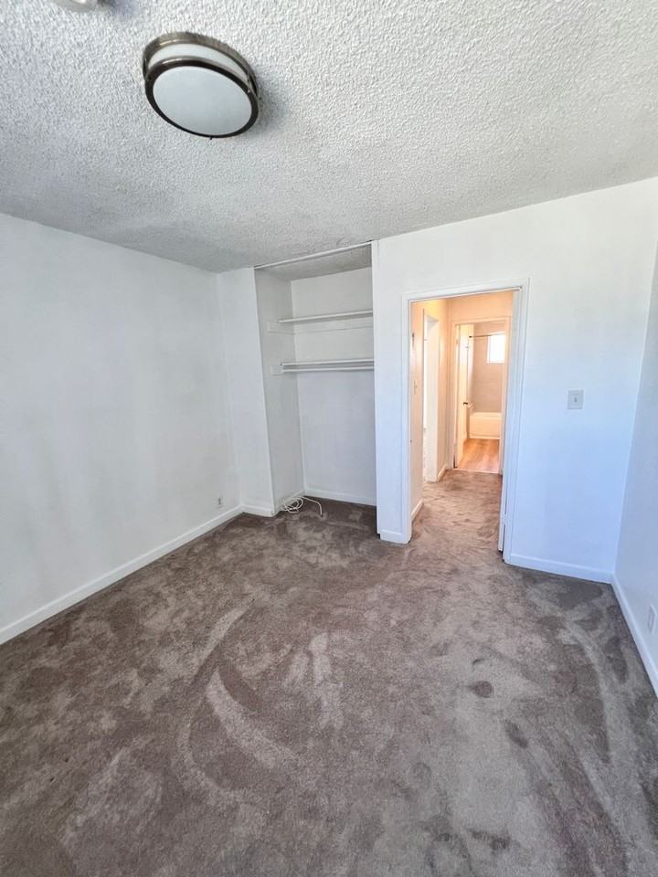 5434 Sierra Vista Ave - Photo 4 of 10