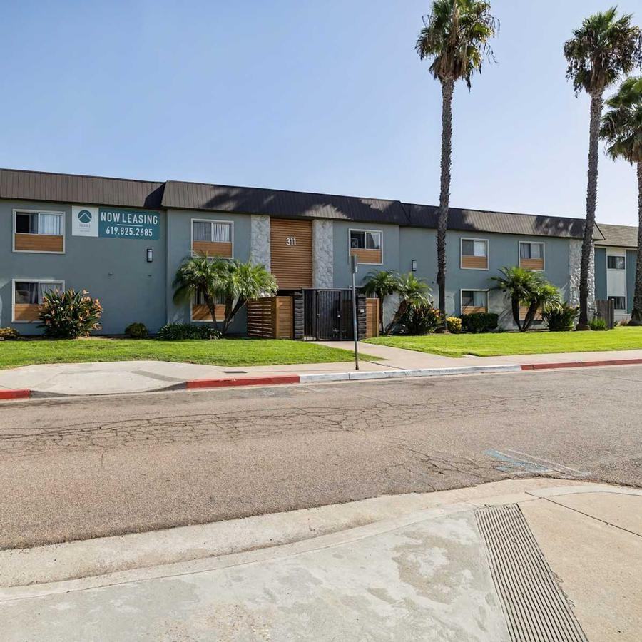 437 E Park Ave - Photo 3 of 21