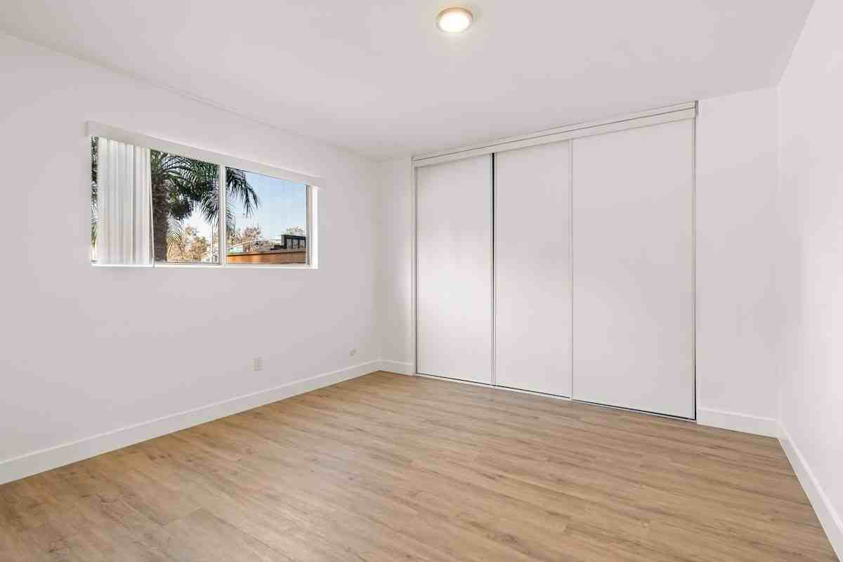 437 E Park Ave - Photo 2 of 21