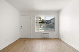 featured image of 437 E Park Ave