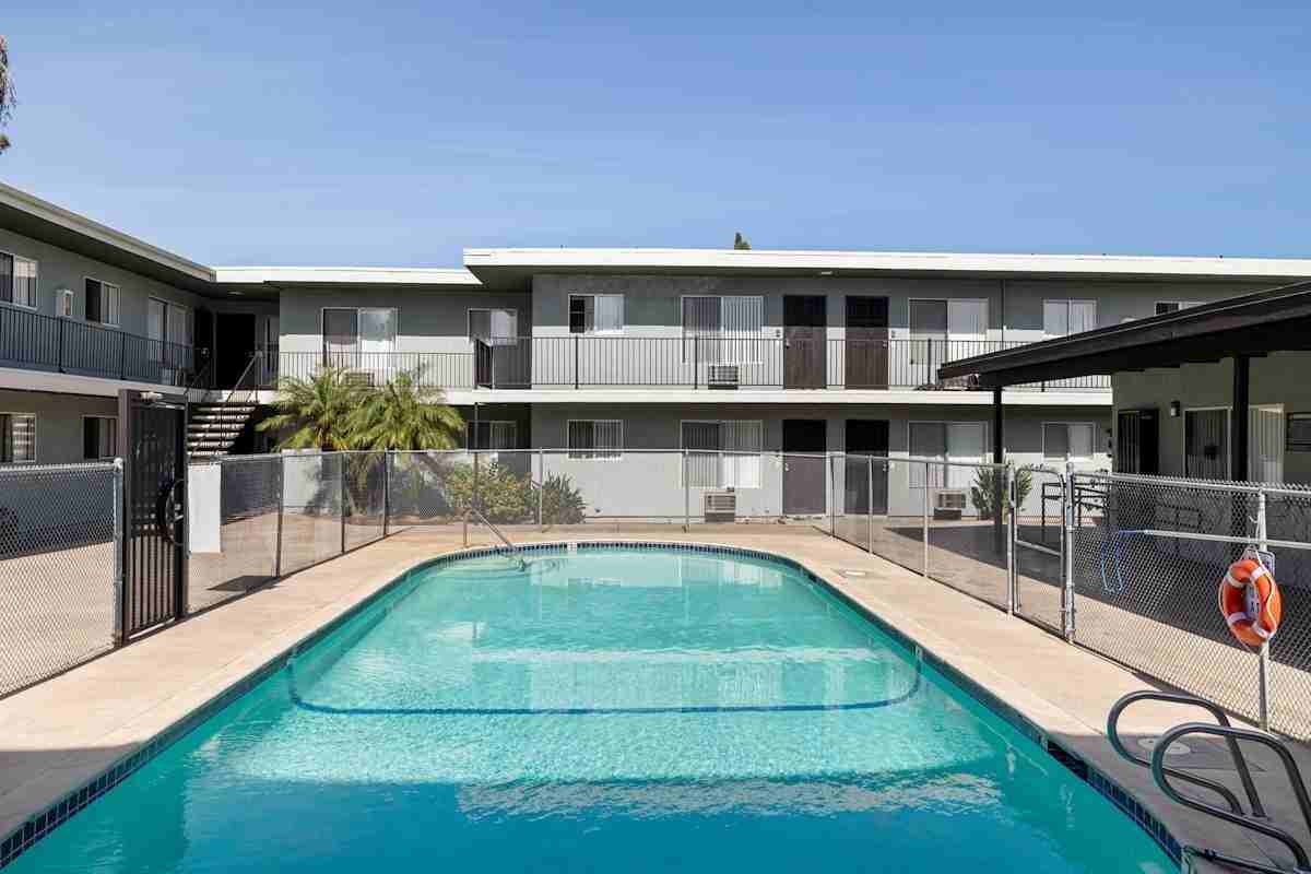 437 E Park Ave - Photo 6 of 21