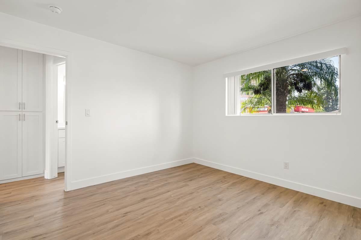 437 E Park Ave - Photo 4 of 21