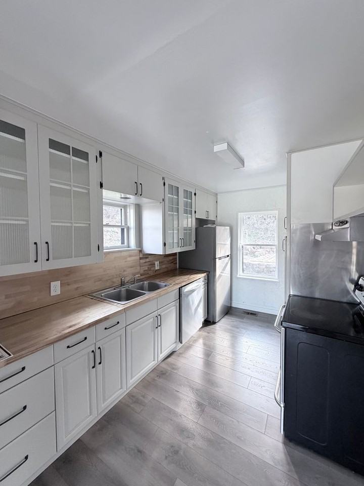 791 Lakeshore Drive - Photo 2 of 32