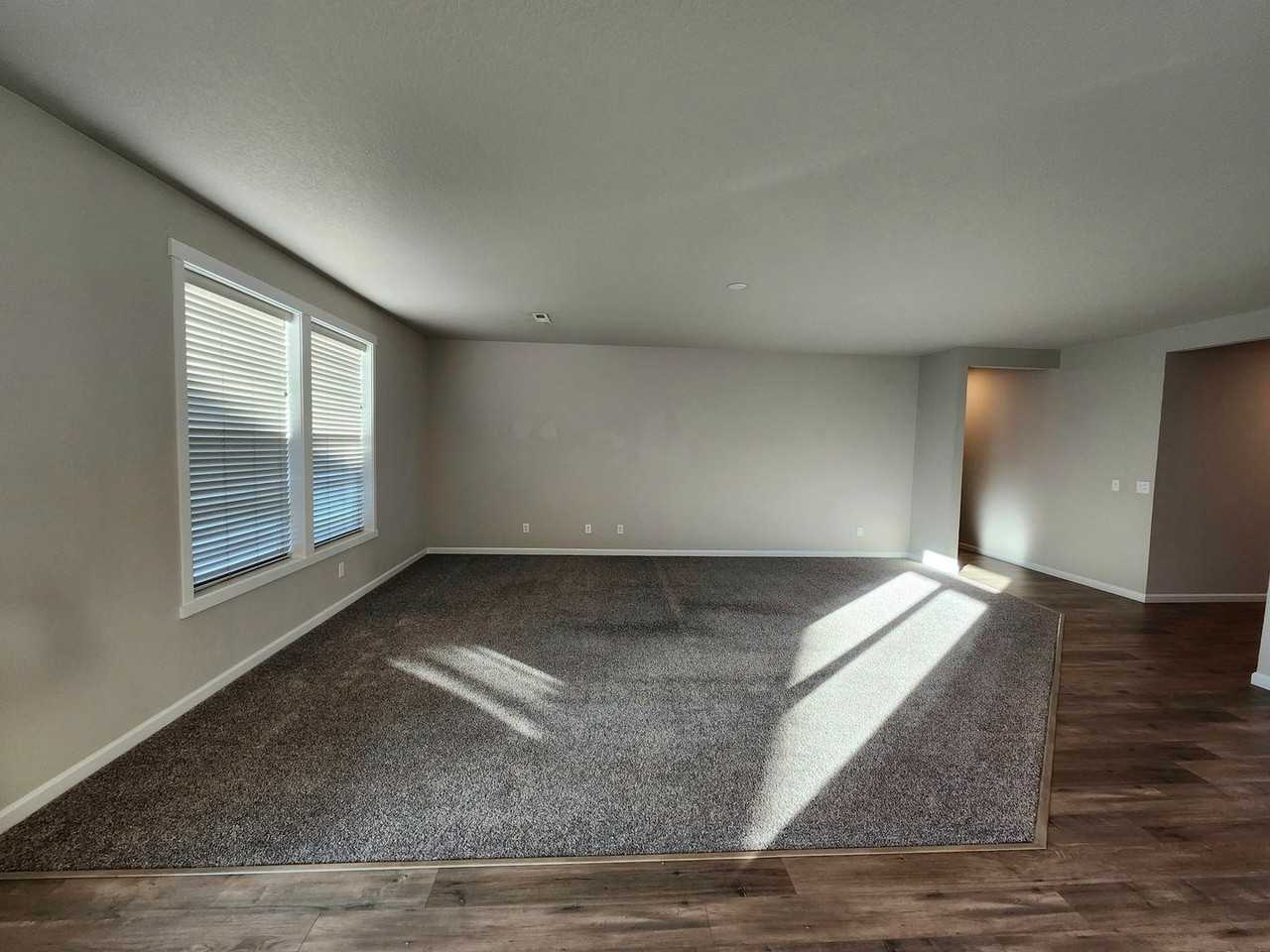 8203 Ballard Loop - Photo 3 of 19