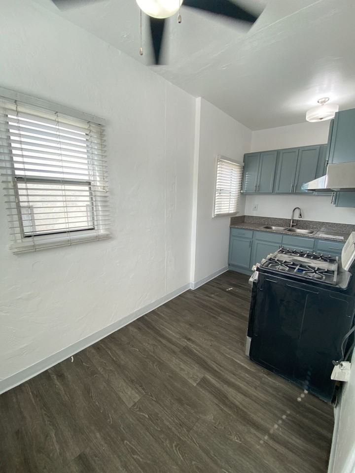 551 Daisy Ave - Photo 3 of 6