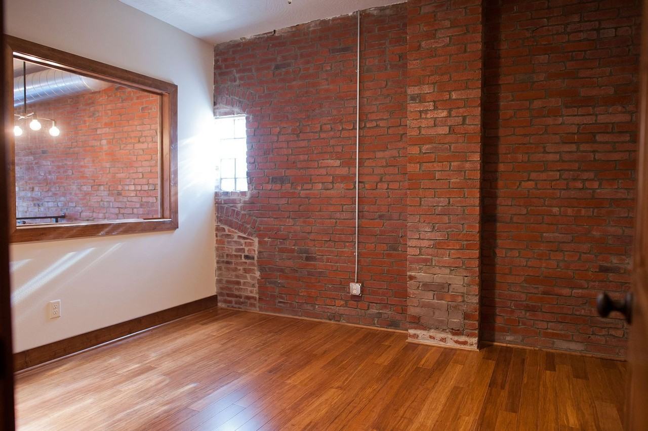 518 W College St - Photo 6 of 11