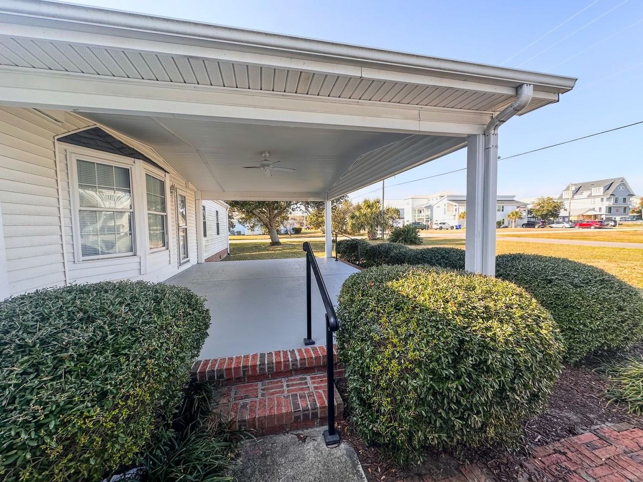 405 Alabama Ave - Photo 2 of 36