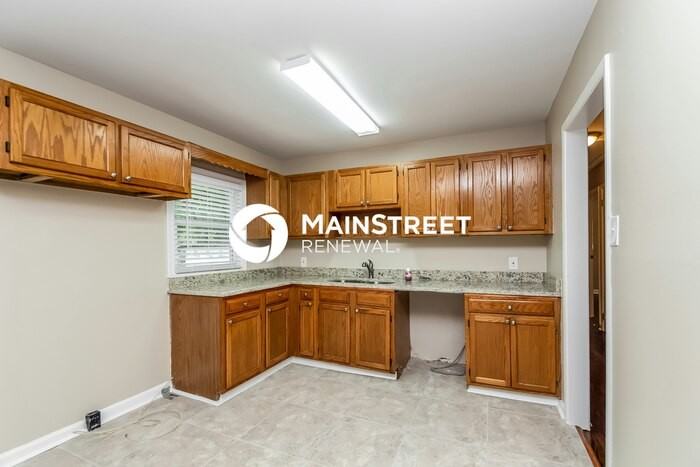 742 King Rd - Photo 4 of 15