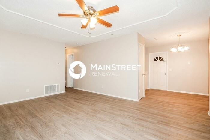 107 Inwood Cir - Photo 2 of 16