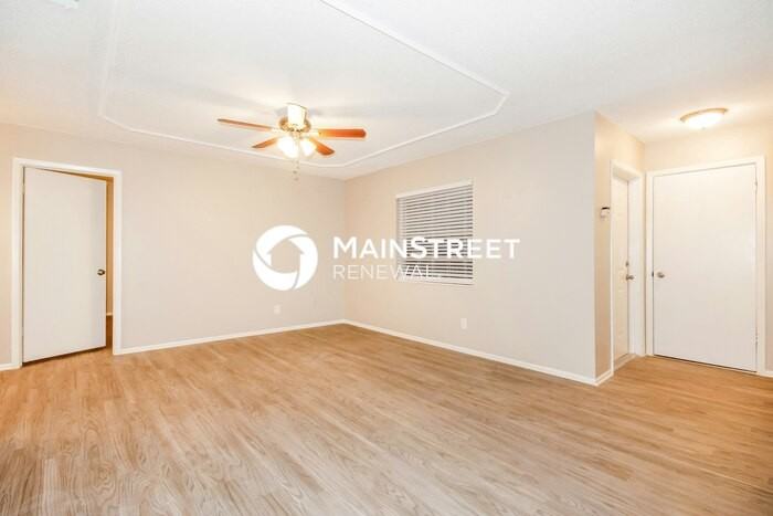 107 Inwood Cir - Photo 4 of 16