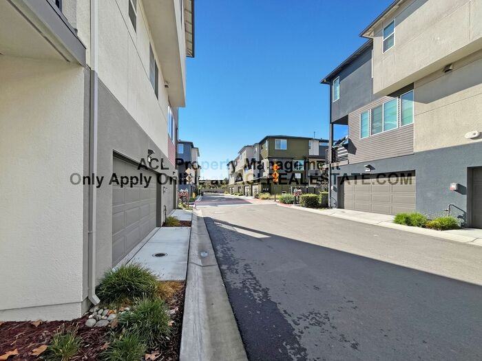 157 Cue Way - Photo 2 of 30
