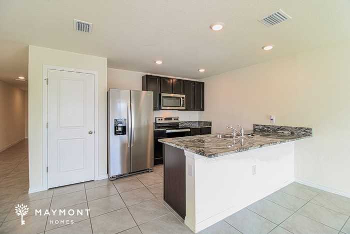 8633 Triumph Cir - Photo 5 of 12
