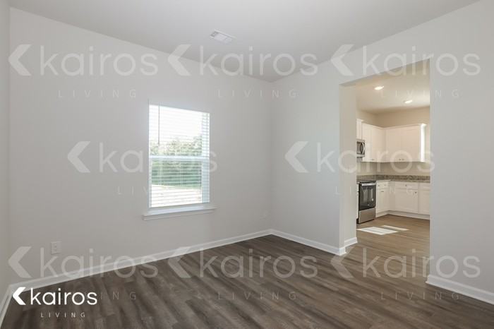 3529 Bridgewood Dr - Photo 4 of 17