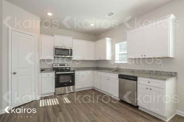 3529 Bridgewood Dr - Photo 5 of 17