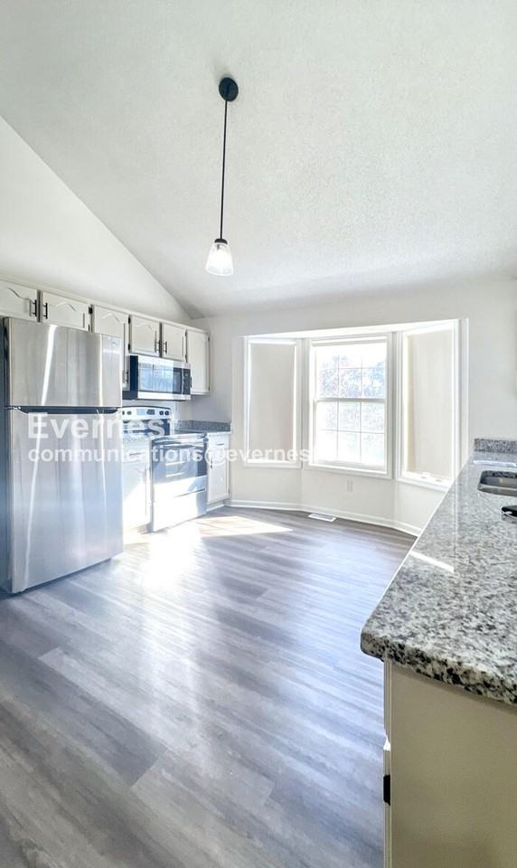 325 Fawn Valley St - Photo 3 of 26