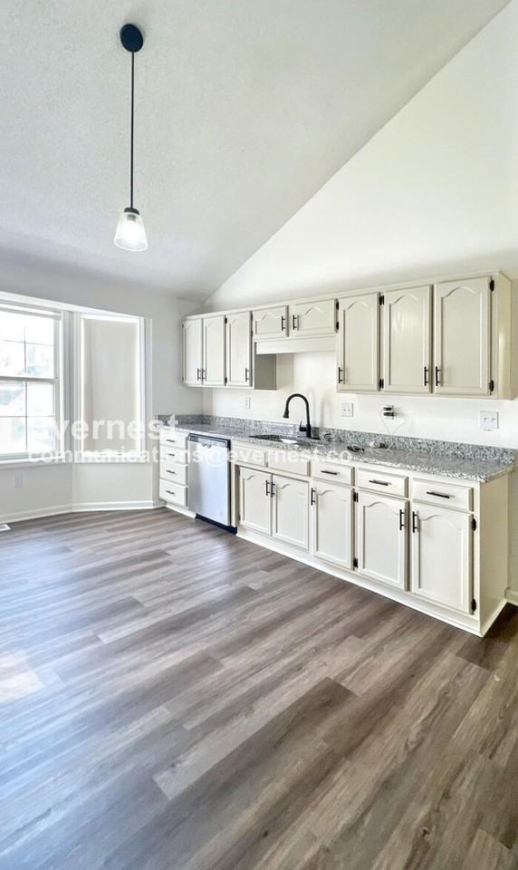 325 Fawn Valley St - Photo 4 of 26