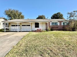 featured image of 1113 North Hickory Avenue