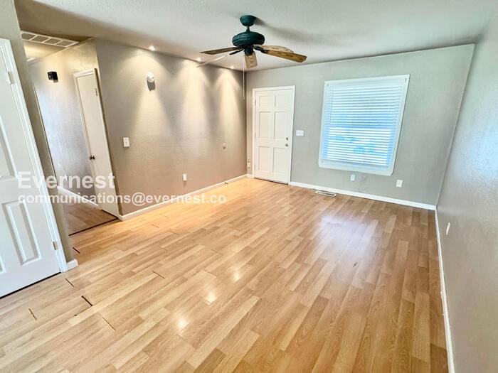 1113 N Hickory Ave - Photo 5 of 22