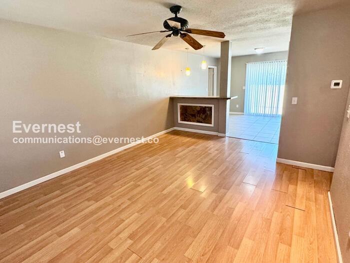 1113 N Hickory Ave - Photo 6 of 22