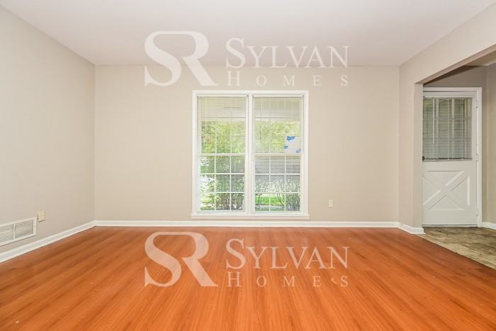 2555 Foxlair Trl - Photo 2 of 15