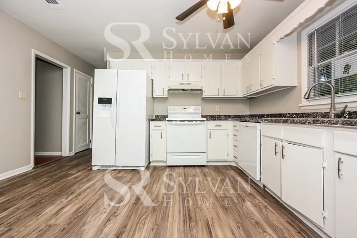 2555 Foxlair Trl - Photo 5 of 15