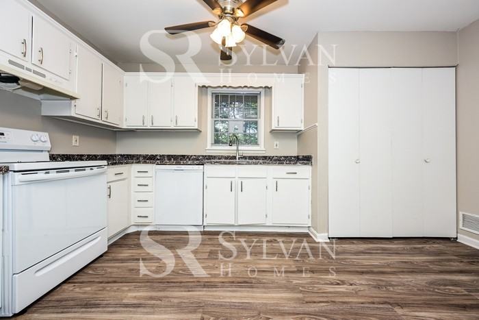 2555 Foxlair Trl - Photo 6 of 15