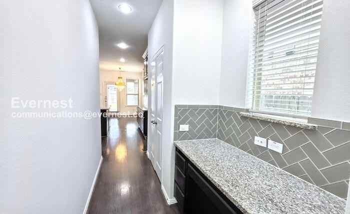 4811 Sunset Park Ln - Photo 5 of 37