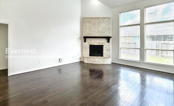 4811 Sunset Park Ln - Photo 7 of 37